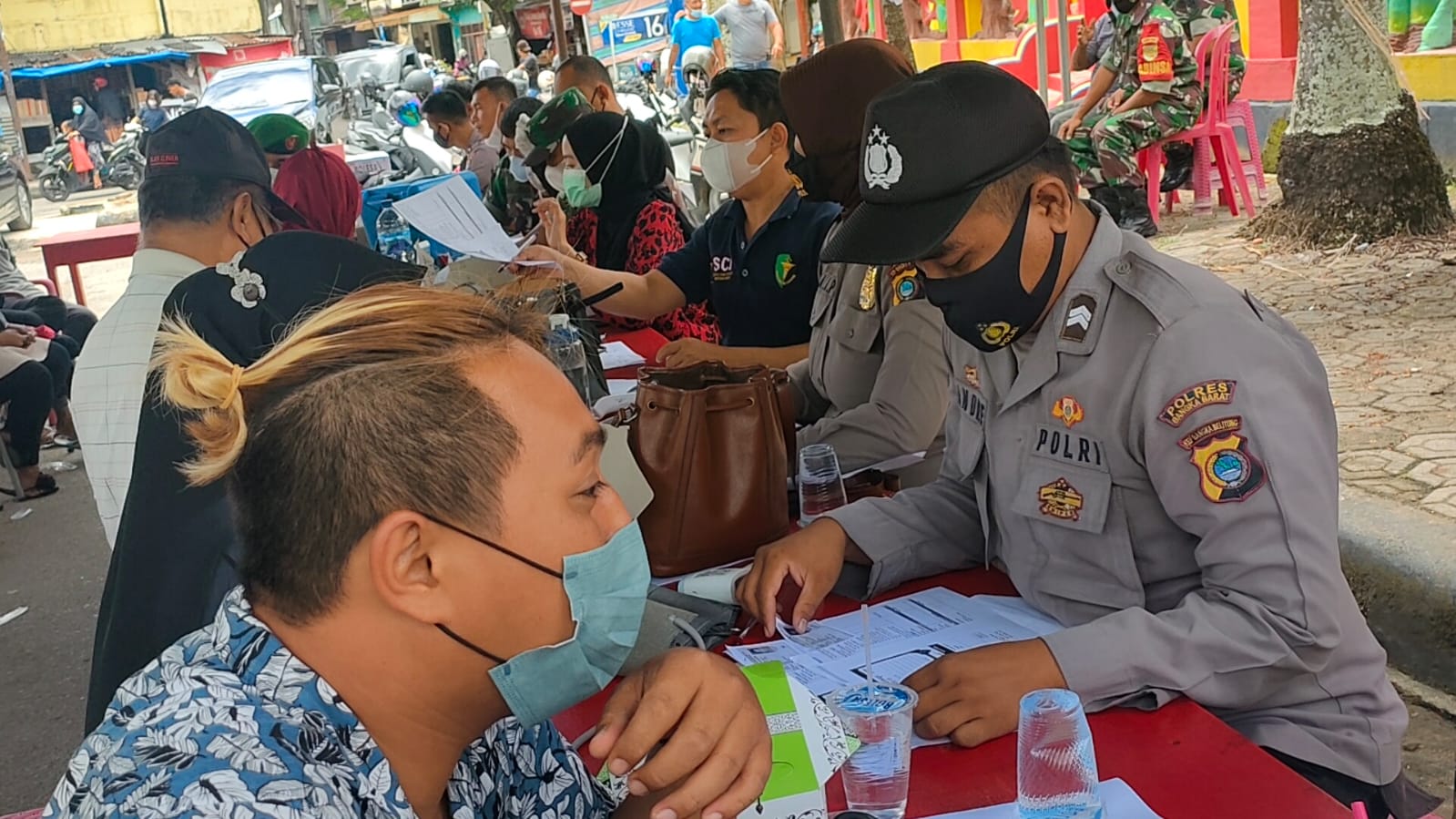 Kejar Capaian Herd Immunity, Polres Bangka Barat Laksanakan Vaksinasi Booster Untuk Masyarakat
