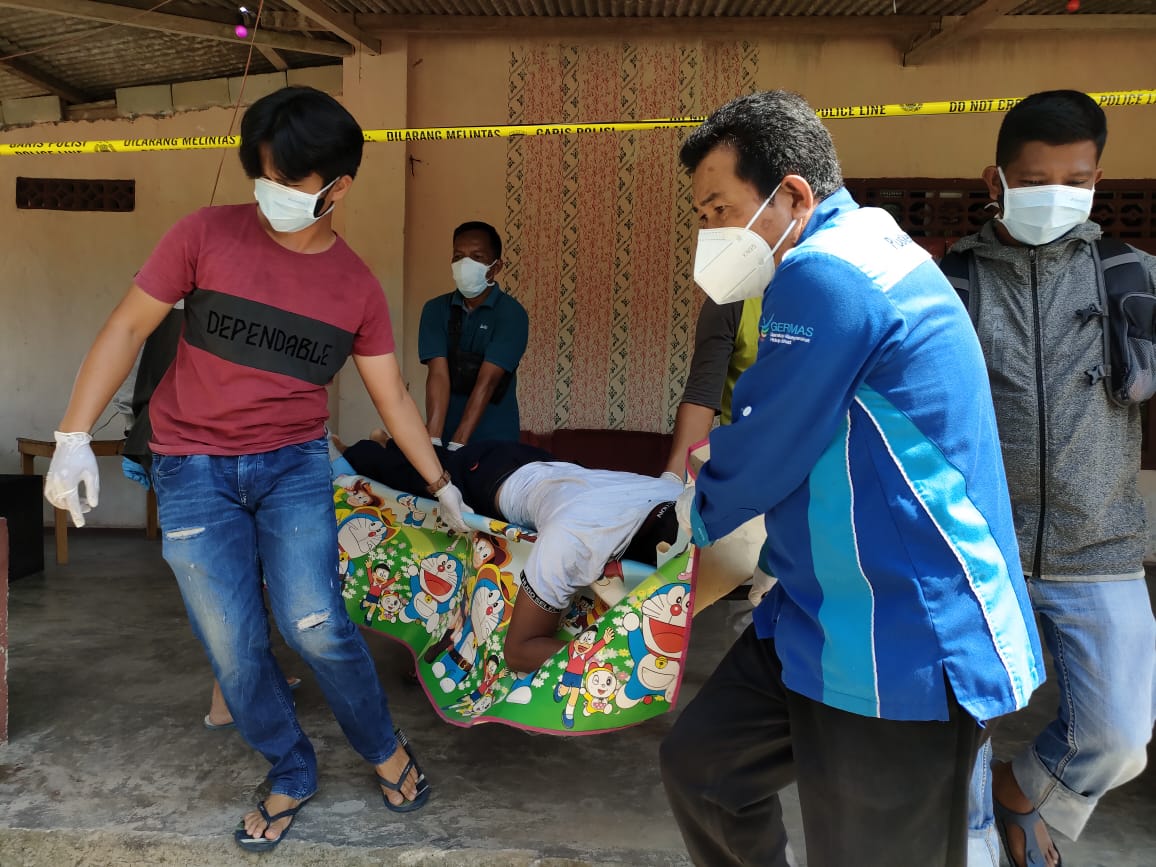 Polsek Jebus Polres Bangka Barat Olah TKP Penemuan Mayat di Dusun Kelabat Darat Desa Kelabat Kec. Parit Tiga Kab. Bangka Barat.