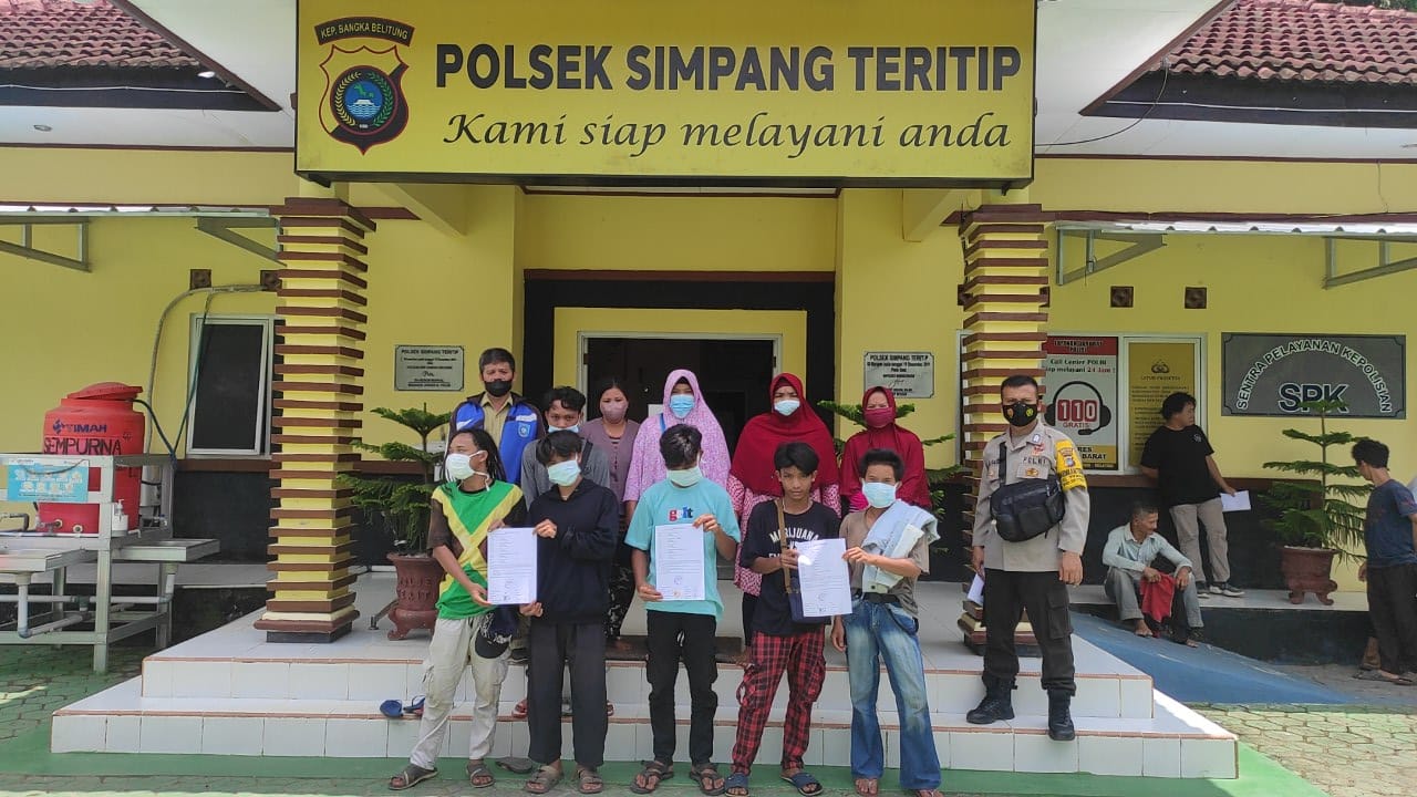 Polsek Simter Polres Bangka Barat Beri Pembinaan Kepada Pemuda yang Minum Miras