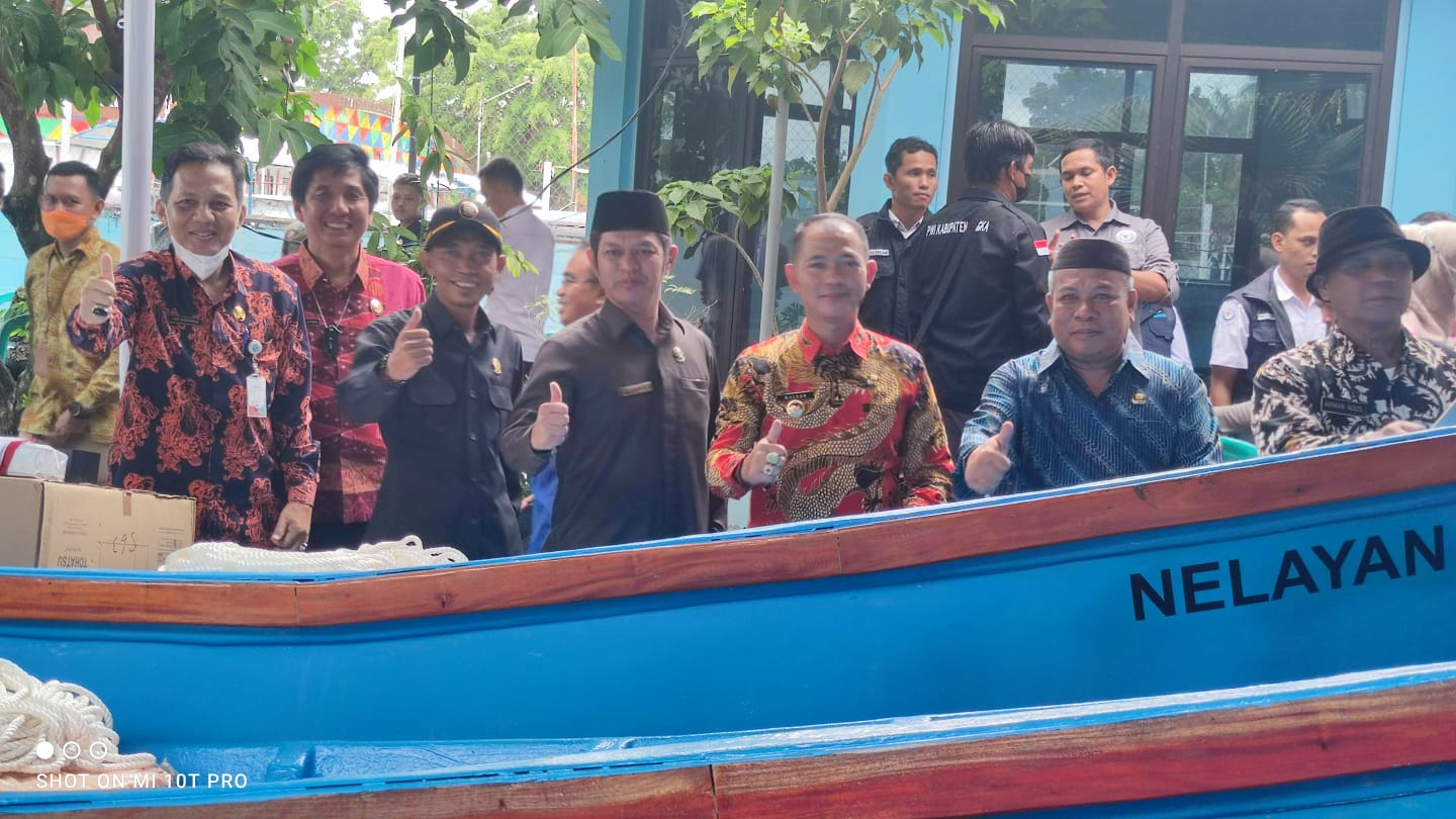 Dorong Perekonomian Nelayan, Pemkab Bangka Salurkan Sarana Dan Prasaran Tangkap Ikan