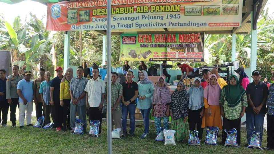 Tutup Kegiatan PHBN tahun 2022, Mulkan Bagikan 200 Karung Beras Bagi Warga Kurang Mampu
