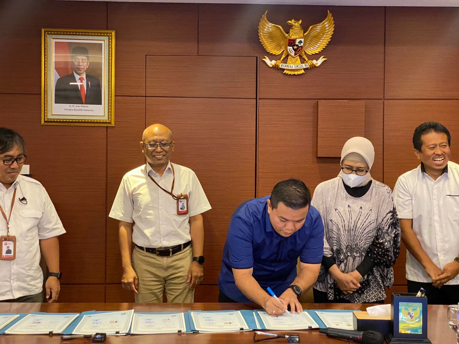 Arbi Leo CEO PT Bersahaja Tandatangani MoU Teknologi Industri LTJ Dengan Kemenko Marves