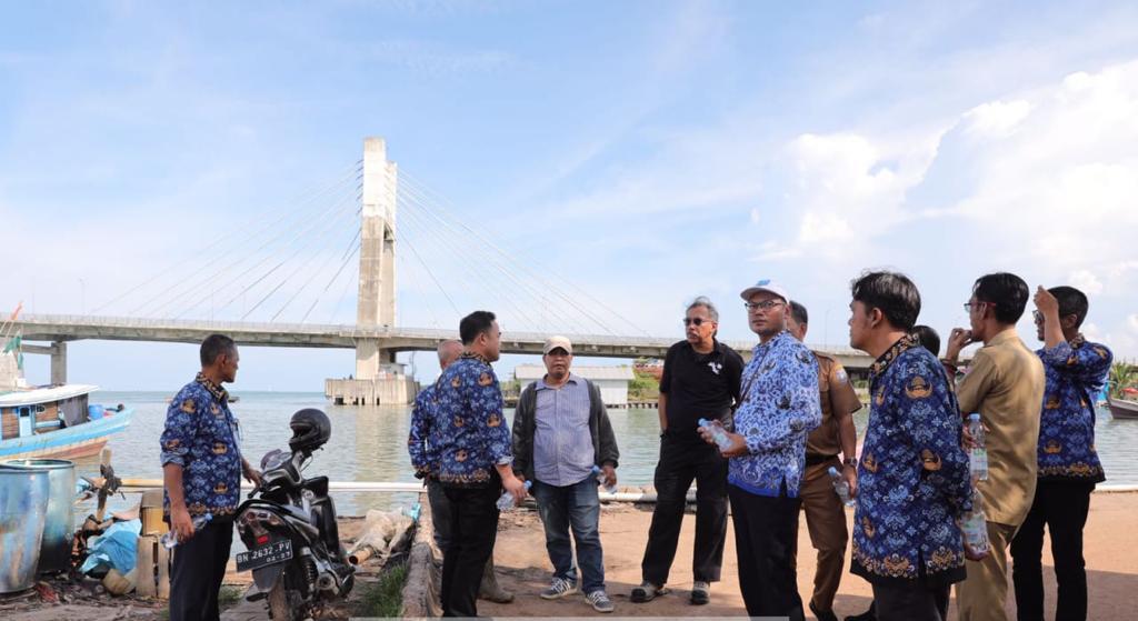 Pj Gubernur Tegaskan Penerapan Budaya Kerja Bersih di TPI Muara Sungai Baturusa