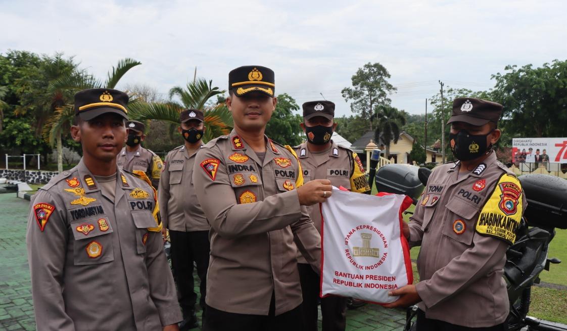 Kapolres Bangka Distribusikan 200 Paket Bantuan Presiden RI