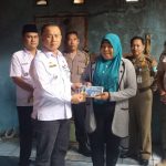 Wabup Bangka Berikan Bantuan Korban Rumah Terbakar di Desa Air Ruai