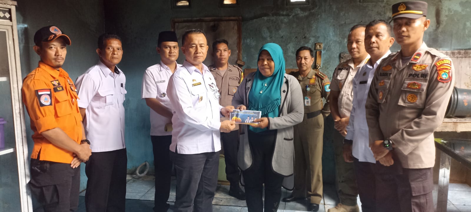 Wabup Bangka Berikan Bantuan Korban Rumah Terbakar di Desa Air Ruai