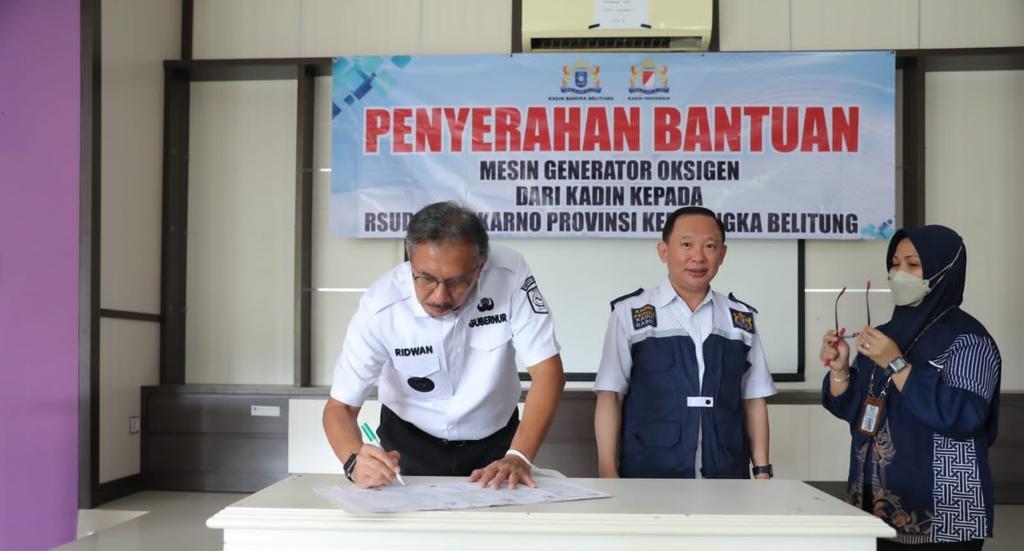 KADIN Babel Serahkan Bantuan ke RSUD Dr. (H.C.) Ir. Soekarno Kep Babel