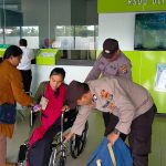 Cepat Tanggap, Sat Binmas Polres Bangka Bawa Warga Ke Rumah Sakit