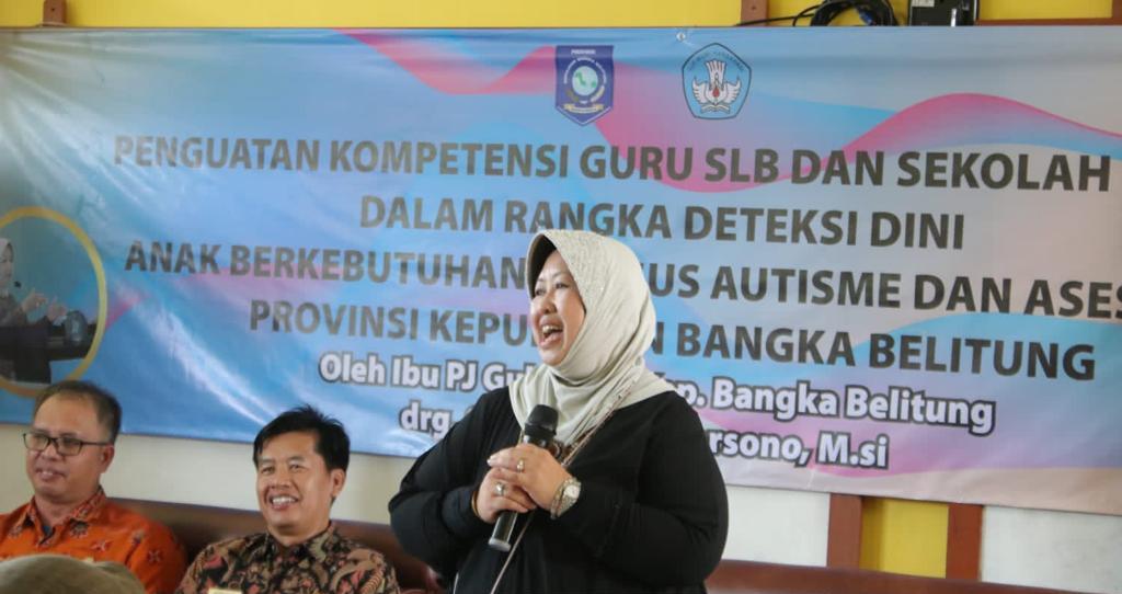 Pj Ketua TP PKK Sri Utami Berikan Materi Autisme Guna Penguatan Kompetensi Guru SLB