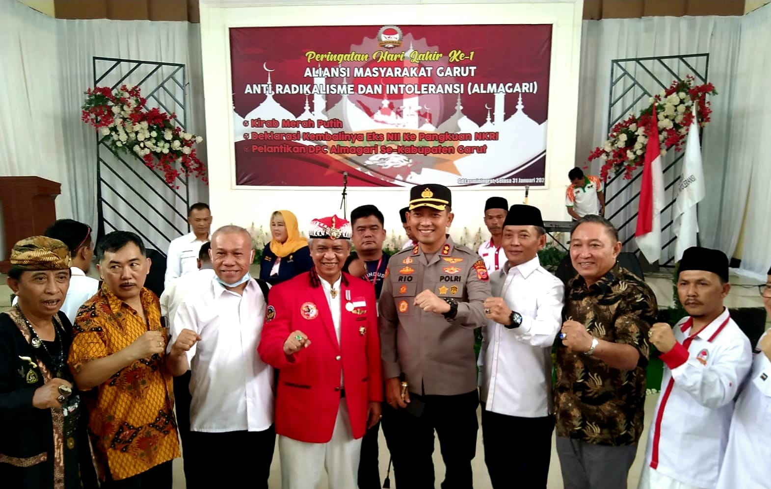 115 Eks NII Garut, Dibai'at Anton Charliyan Dan Ceng Mujib Almagari, Dengan Penuh Haru Kembali Ke Pangkuan Nkri.