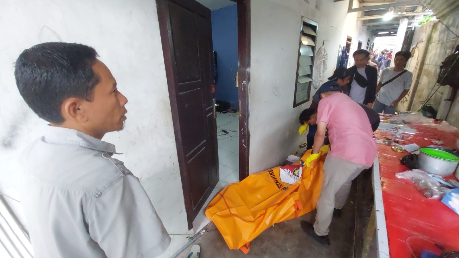 Tim Inafis Polres dan Tim Medis RSUD Depati Bahrin Pastikan Korban RA Murni Bunuh Diri