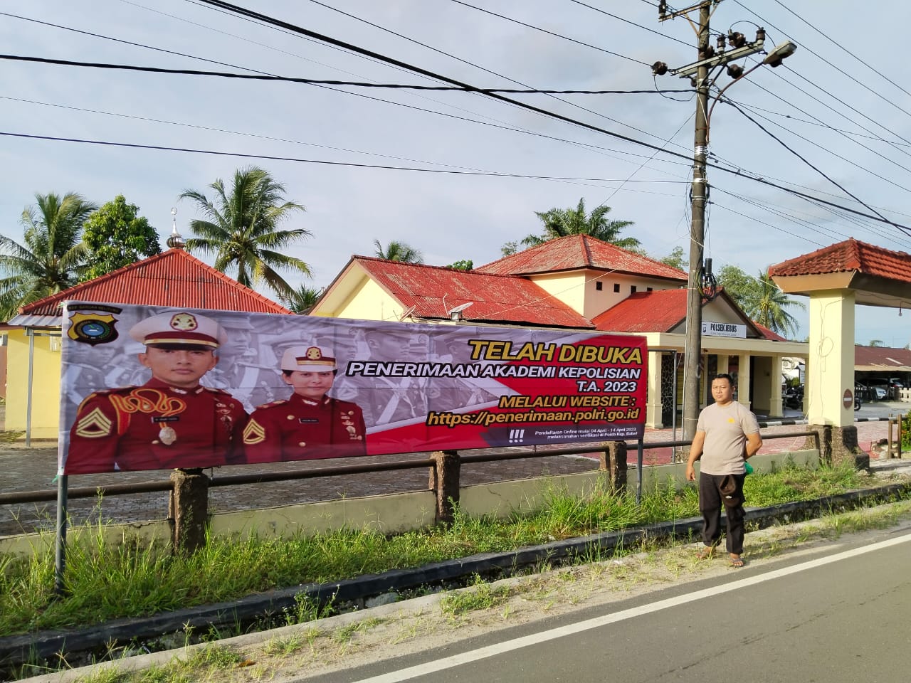 Sosialiasikan Rekrutmen Anggota Polri Tahun 2023, Polres Bangka Barat Pasang Spanduk di Setiap Jajaran Polsek