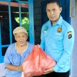 Giatkan Aksi Sosial, Polres Bangka Barat Bagikan 70 Paket Beras Untuk Warga Kurang Mampu