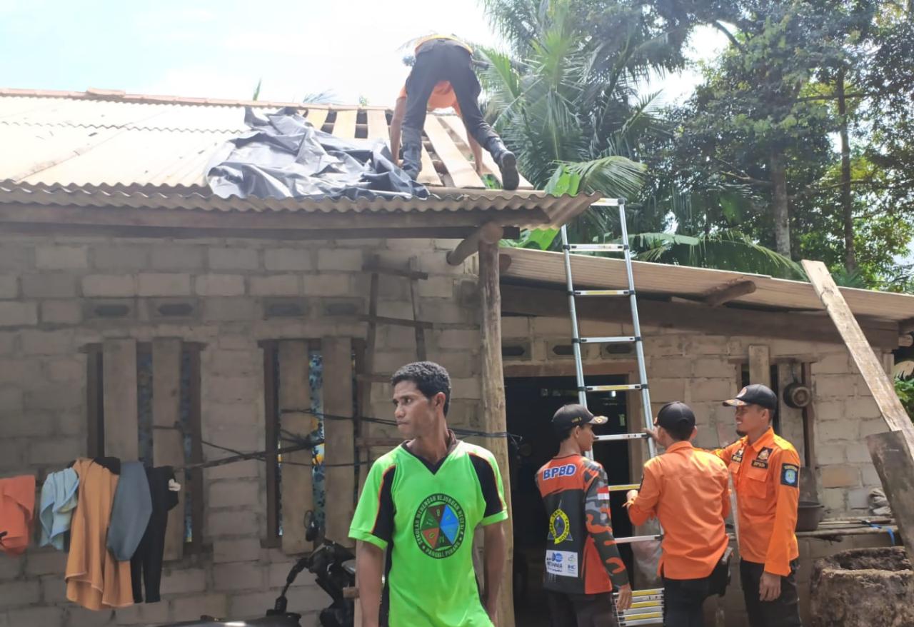 Sejumlah Rumah Rusak Akibat Diterjang Angin Kencang di Bangka