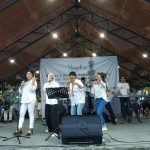 Musisi Sungailiat Bersama Komunitas Papa Muda Gelar Konser Bagi-bagi Takjil di Taman Kota