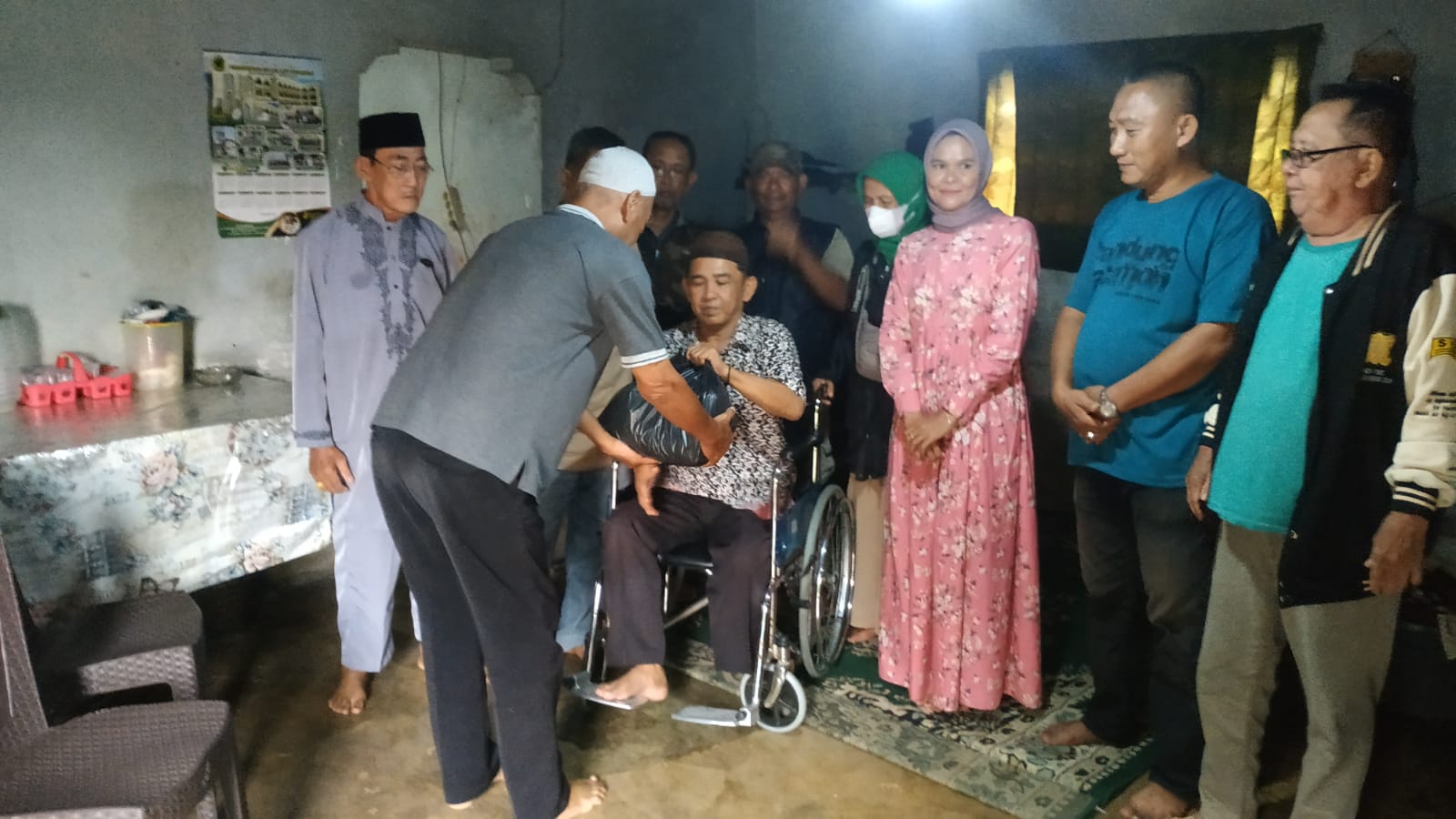 Peduli Sesama Rekan Seprofesi, FKRT Bangka Sambangi 4 Orang Eks RT yang Sakit