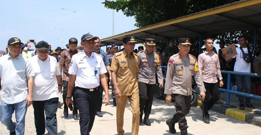 Pj. Gubernur Suganda dan Forkopimda Tinjau Arus Mudik Lebaran 2023 di Pelabuhan Tanjung Kalian