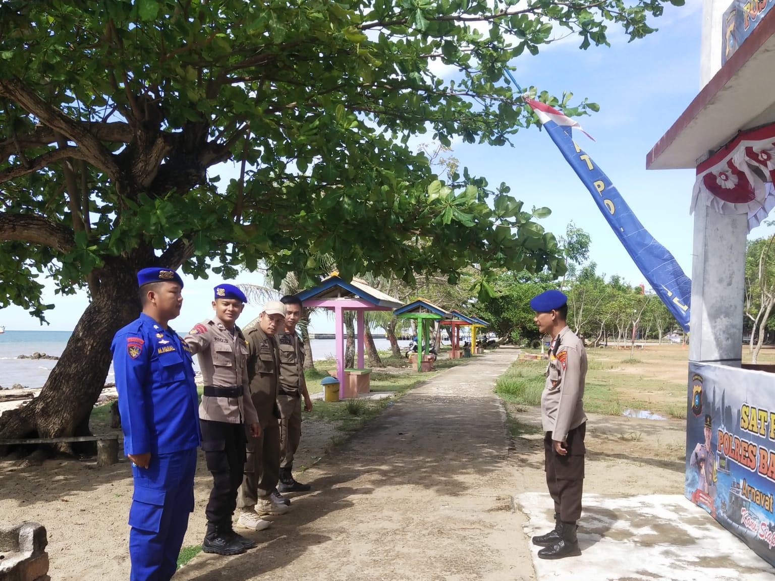 Jaga Keselamatan Tamasya Masyarakat, Satuan Polairud Polres Bangka Barat Amankan Objek Wisata Pantai