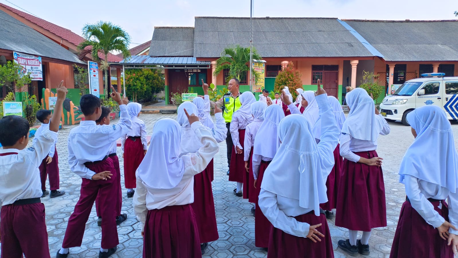 Polisi Sahabat Anak, Satlantas Polres Bangka Edukasi Pelajar DDN 13 Sungailiat