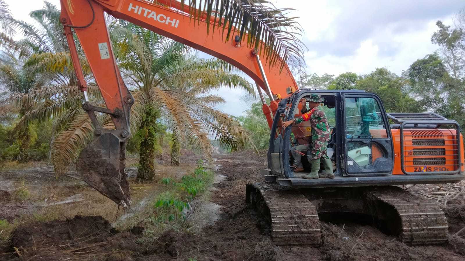 Memasuki Hari Ke-12, Satgas TMMD Hampir Rampungkan Pembangunan Jembatan Kayu Desa Air Bulin