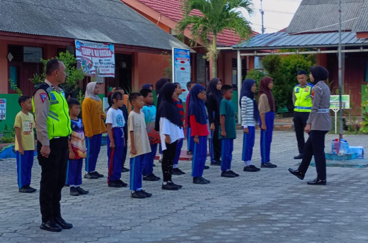 Kunjungi SDN 13 Sungailiat, Sat Lantas Polres Bangka Edukasi Budaya Tertib Berlalulintas Sejak Dini