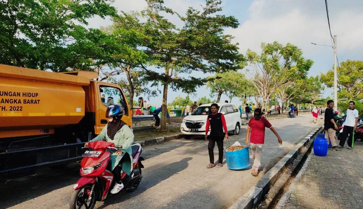 Pemkab Bangka Barat Bersihkan Kawasan Bozem Teluk Rubiah