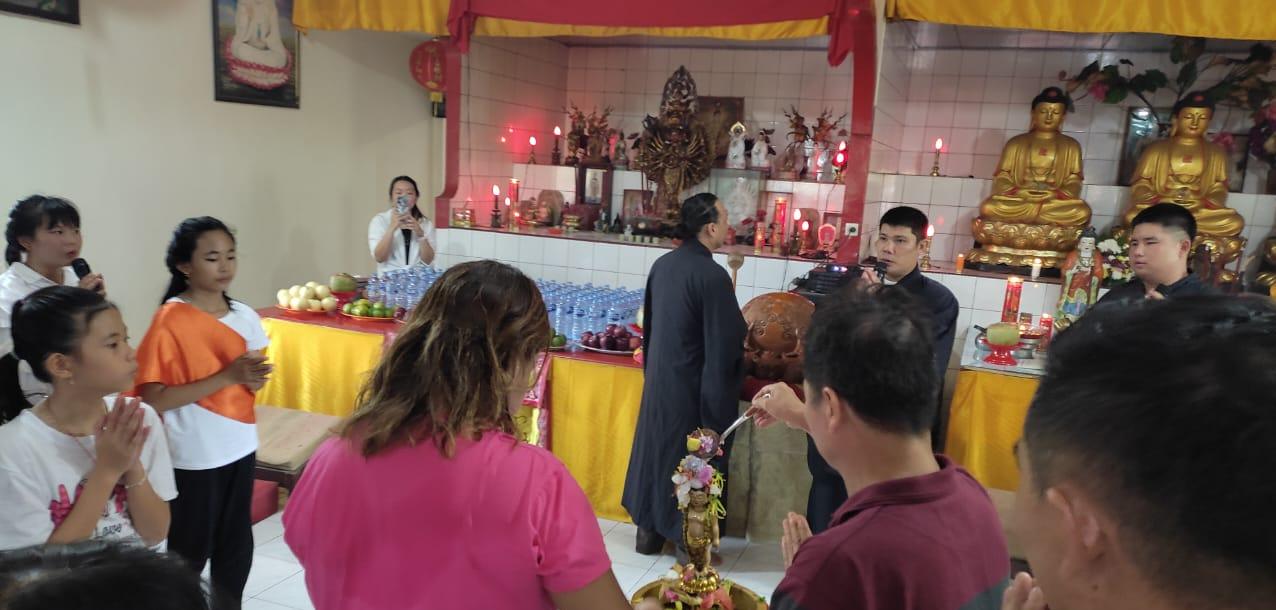 Peringati Hari Waisak, Umat Vihara Buddhis Svakha Sungailiat Mandikan Rupang Buddha