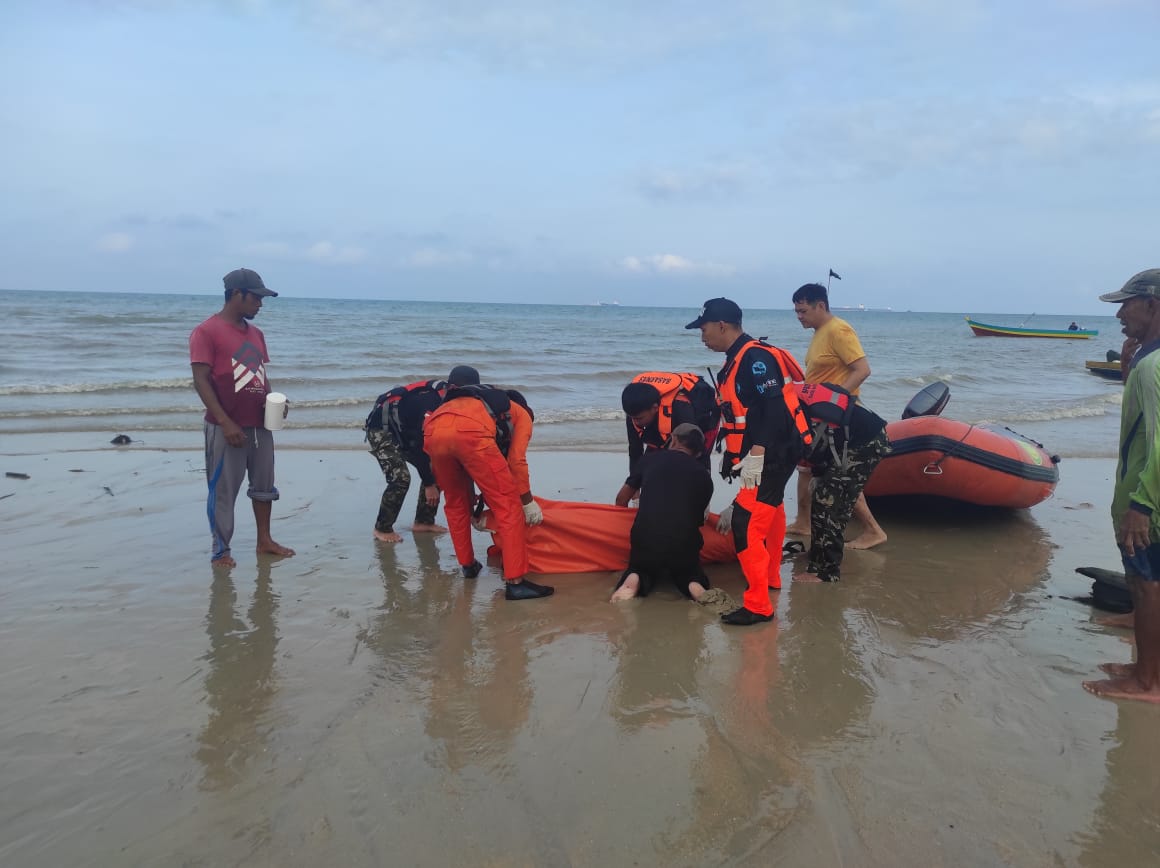 Tim Gabungan Sat-Polairud Bangka Barat Berhasil Temukan Jenazah Remaja yang Tenggelam di Perairan Tanjung Kalian