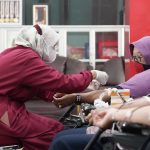 Peringati Hari Donor Darah Sedunia, PT Timah Tbk Serahkan Ratusan Karung Beras ke PMI Bangka Belitung untuk Tetali Batin Bagi Pendonor