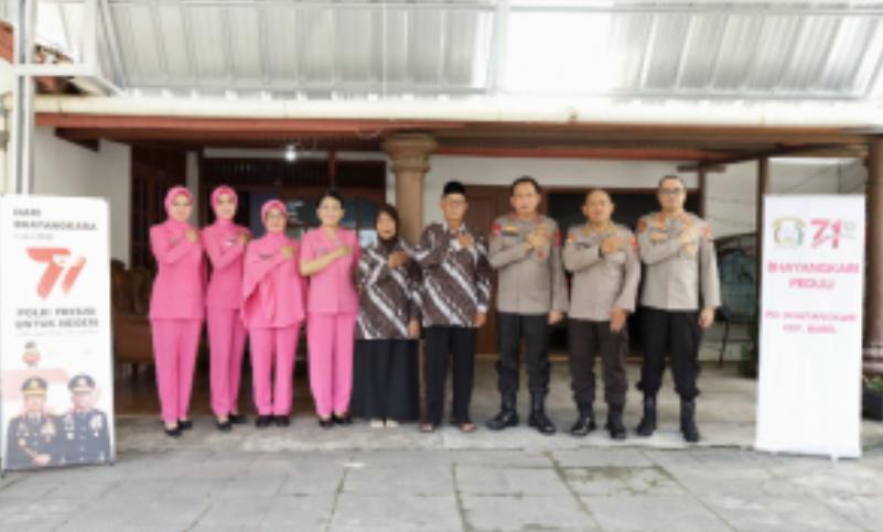 Lakukan Anjangsana, Kapolda Babel Santuni Purnawirawan Polri