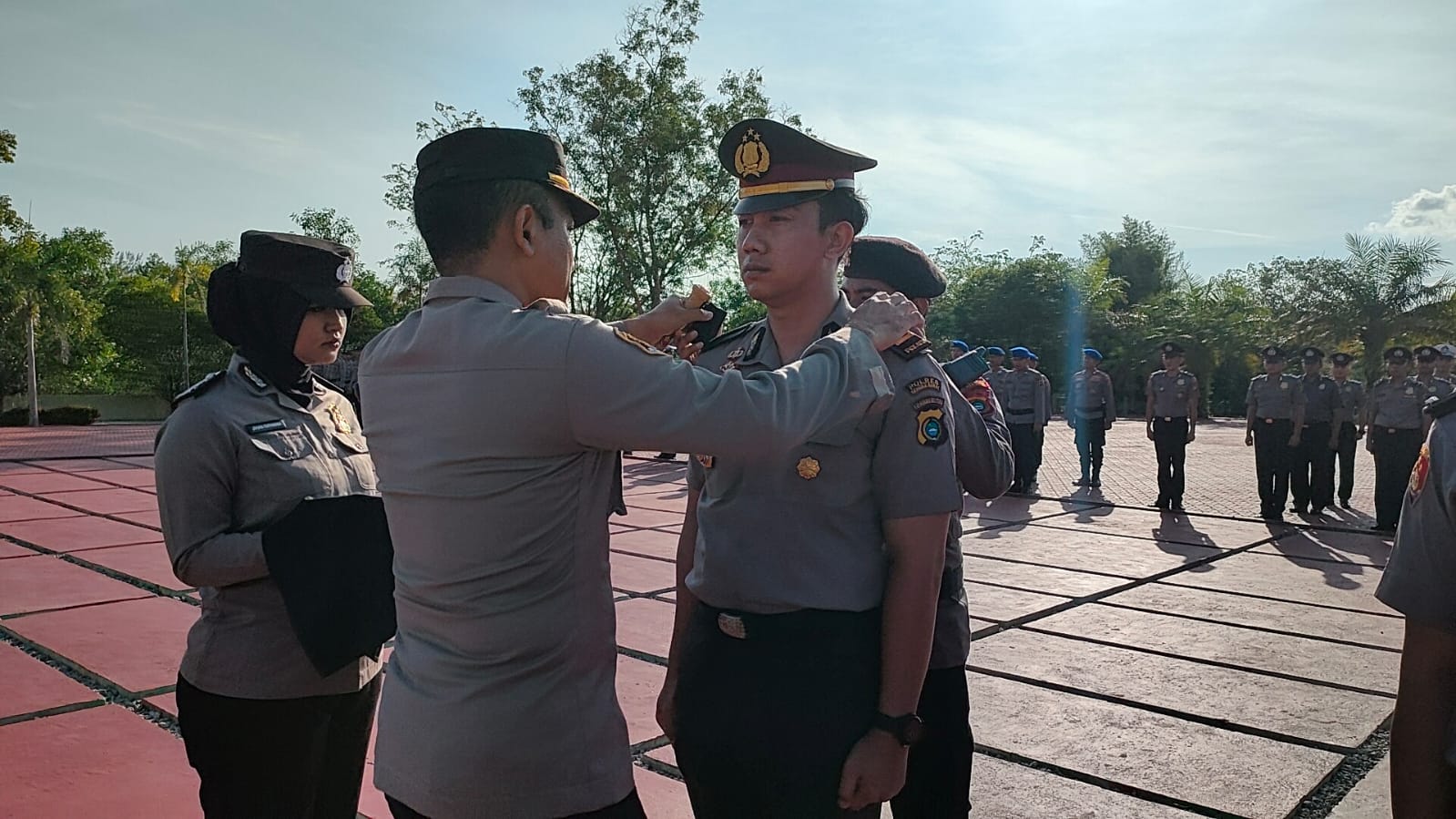 Kapolres Bangka Barat Pimpin Upacara Kenaikan Pangkat Anggota Polri
