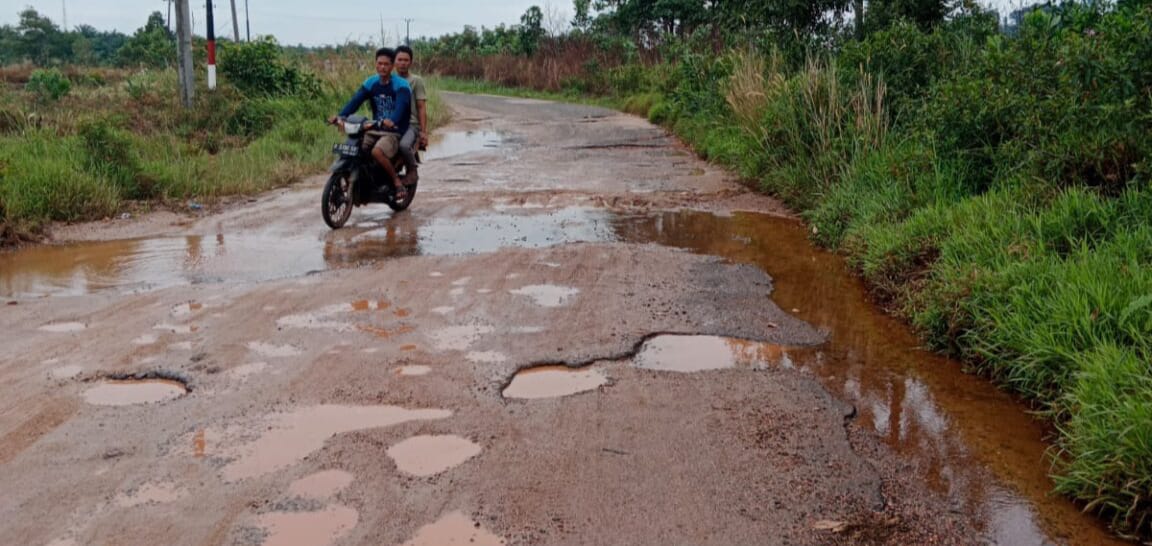 Jalan Raya Pantai Penyusuk dan Pulau Putri Tak Kunjung Diperbaiki, Mulkan Minta Balai Bina Marga Babel Segera Realisasikan Anggaran