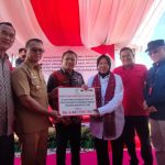Hadir di Pulau Bangka, Mensos RI Tri Risma Harini Serahkan Bantuan 51 Unit Kapal