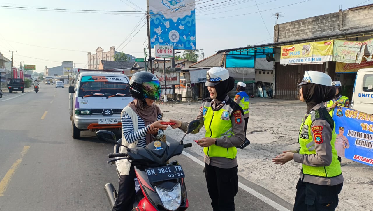 Cipta Kondisi Kamseltibcar, Satlantas Polres Bangka Laksanakan Sosialisasi dan Pasang Spanduk