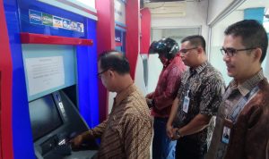 Beri Contoh Masyarakat, Wabup Bangka Bayar Pajak PBB-P2 Melalui ATM Bank Sumsel Babel