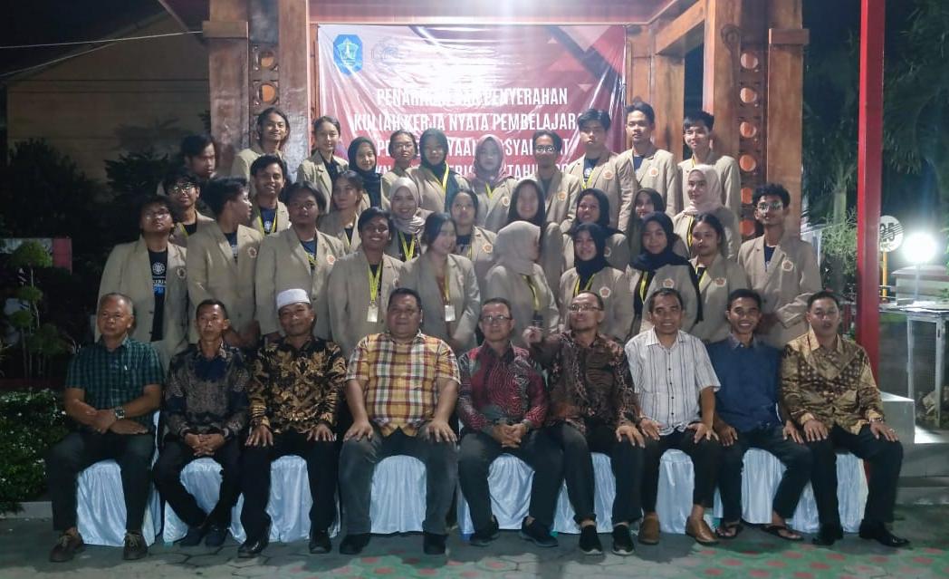 Wakil Bupati Bangka Syahbudin S.Ip. M.Tr.Ip melakukan penarikan dan penyerahan mahasiswa peserta kuliah kerja nyata pembelajaran pemberdayaan masyarakat (KKN PPM) periode 2 tahun 2023 Universitas Gajah Mada Yogyakarta di Rumah Dinas Wabup, Rabu (9/8/2023) malam.