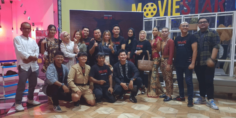 1 FILM MAWANG