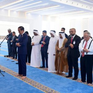 Sekretariat Kabinet Republik Indonesia | Presiden Jokowi Salat di Masjid Sekretariat Kabinet Republik Indonesia | Presiden Jokowi Salat di Masjid Presiden Joko Widodo Abu Dhabi Presiden Jokowi Salat di Masjid Presiden Joko Widodo Abu Dhabi