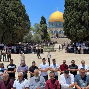 30.000 warga Palestina menghadiri salat Jumat di Masjid Aqsa