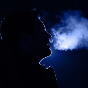 Manusia Menghembuskan Nafas