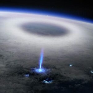 Transisi Polaritas Peristiwa Bipolar Sempit di Puncak Thundercloud