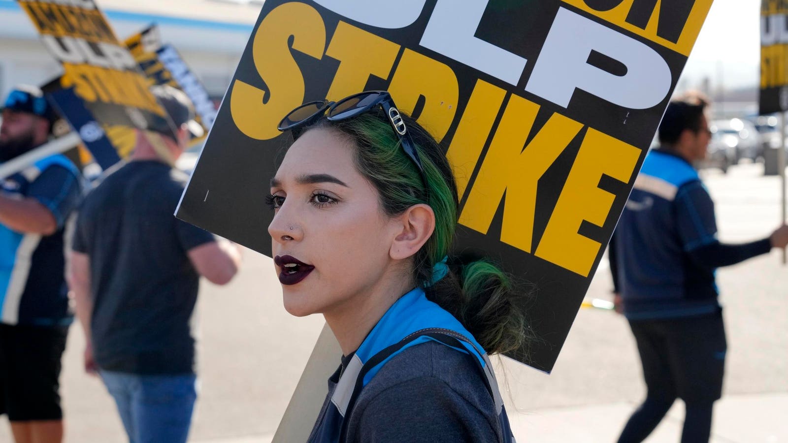 Bagaimana Cedera di Tempat Kerja Memicu Pemogokan Liburan Terhadap Amazon