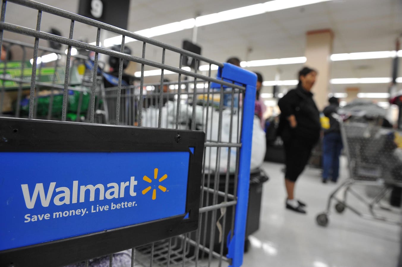 Pengecer Harus Memikirkan Kembali DEI Setelah Walmart Mengundurkan Programnya
