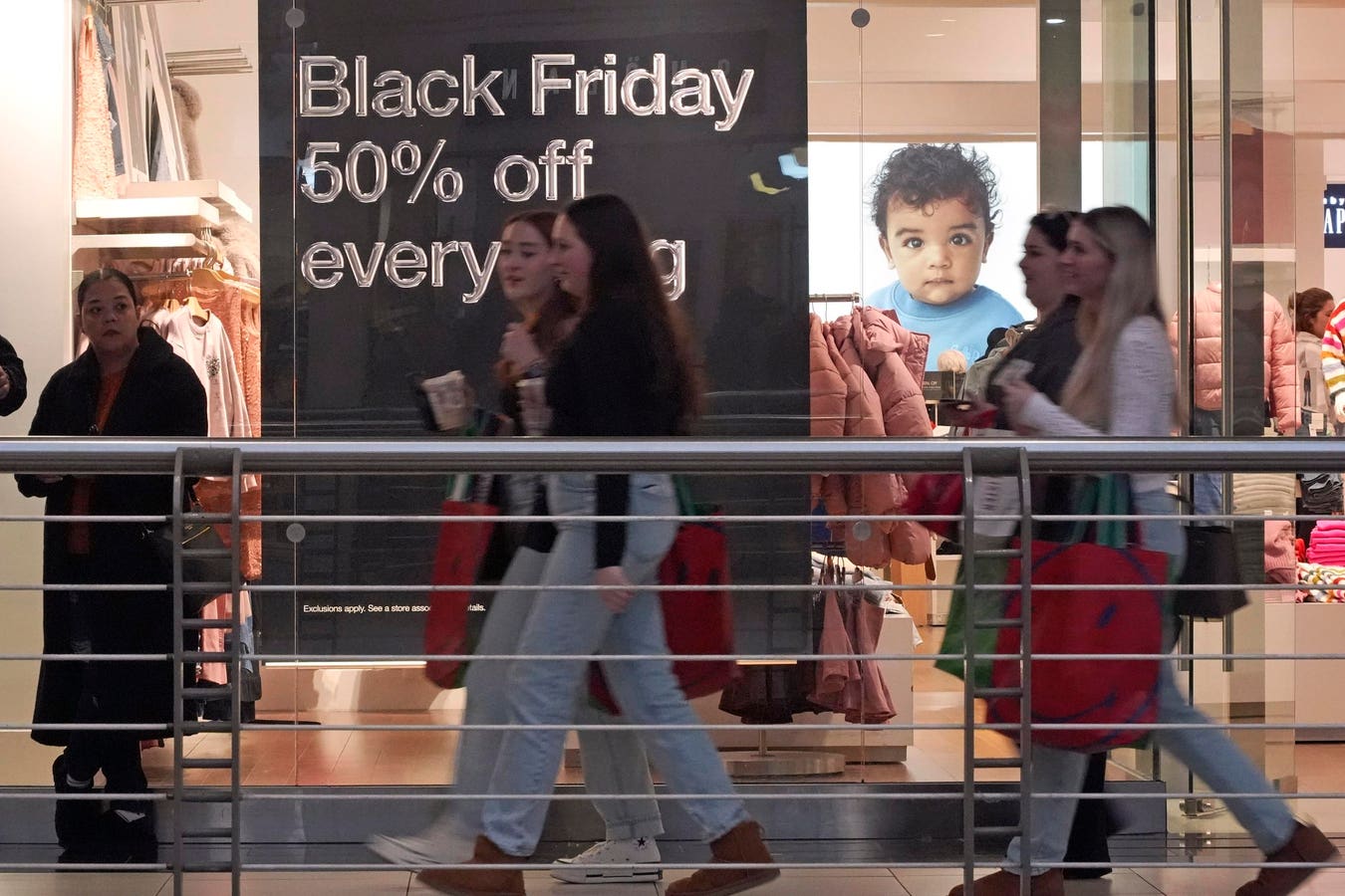 Penjualan Online Black Friday Naik 10%, Karena Lalu Lintas Dalam Toko Turun 8%