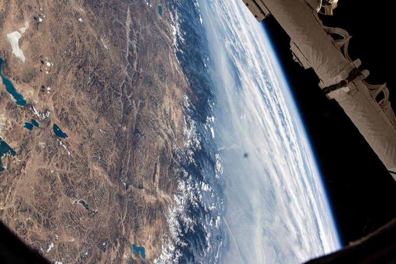 Himalaya Memisahkan Tiongkok dari India yang Berawan