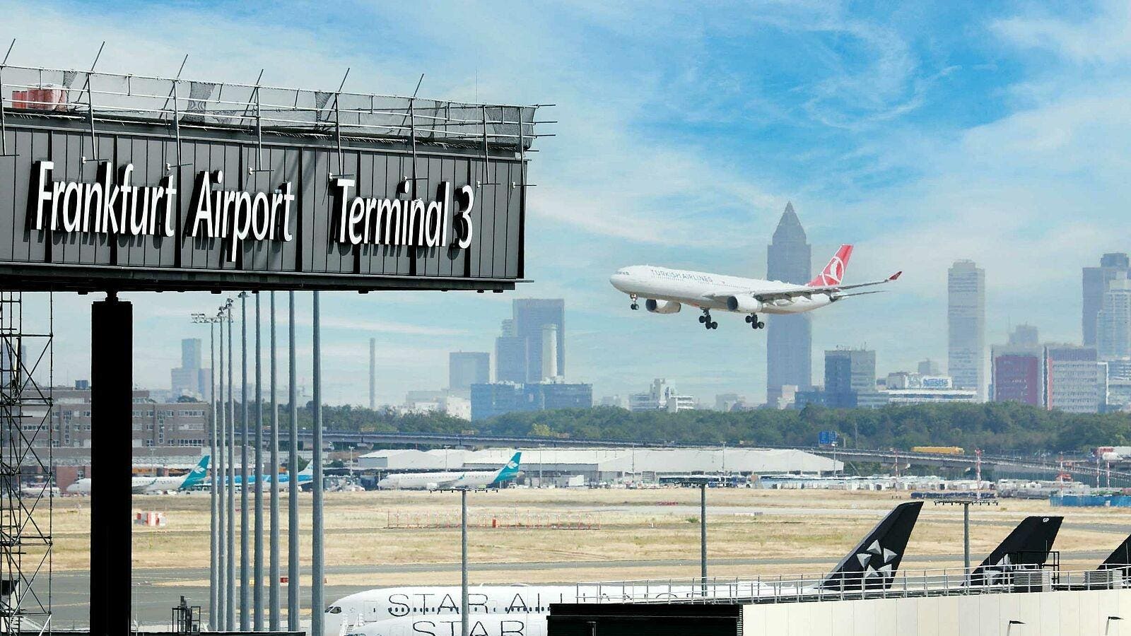 Dua Pengecer Berbagi Rampasan Makan di Proyek Bandara Terbesar Eropa
