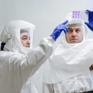 Luis Martinez Sobrido dan Ahmed Mostafa Elsayed Penelitian Flu Burung Biomed Texas