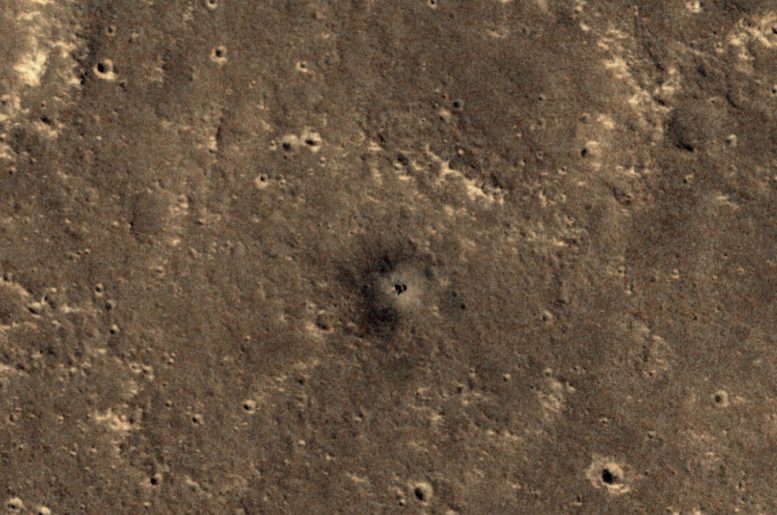 HiRISE Mempelajari Debu di InSight