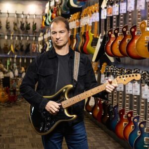 Pusat gitar naik di atas alat ritel alat musik ritel turun 3% pada tahun 2024