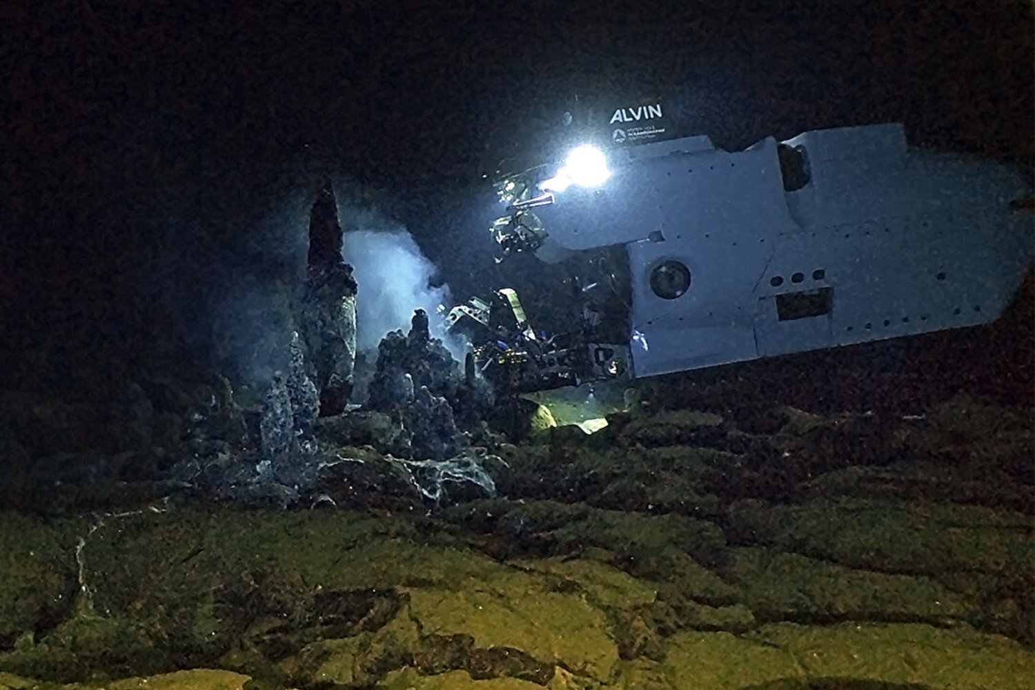 Alvin sampling a hydrothermal vent in 2021.